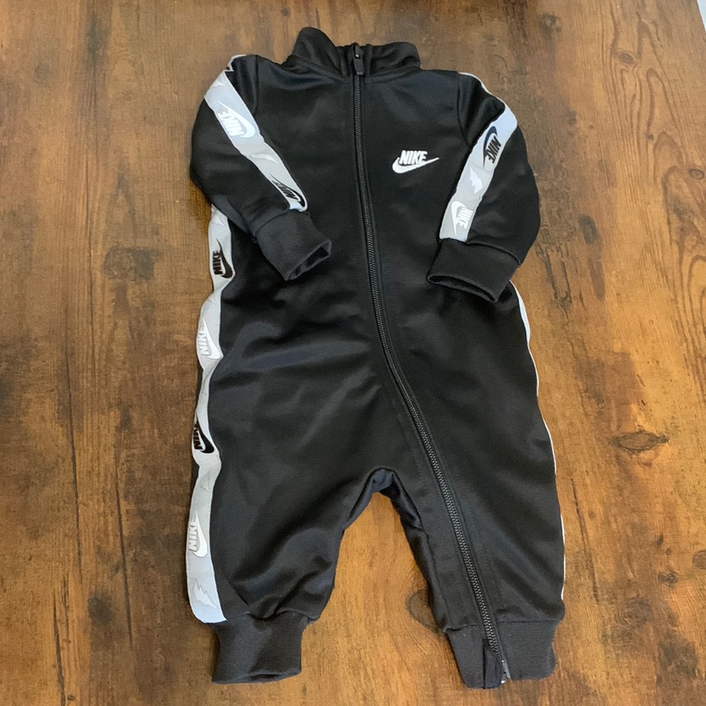 Reflective NIKE tracksuit